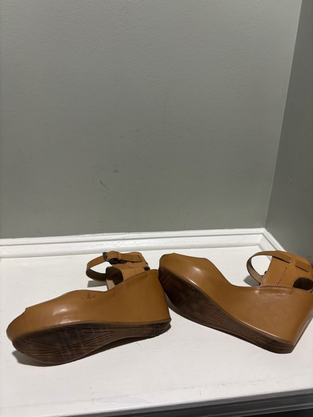 Kenneth Cole Reaction Women’s Tan Wedge Sandals w/Ankle Strap-size 9 - Picture 7 of 8